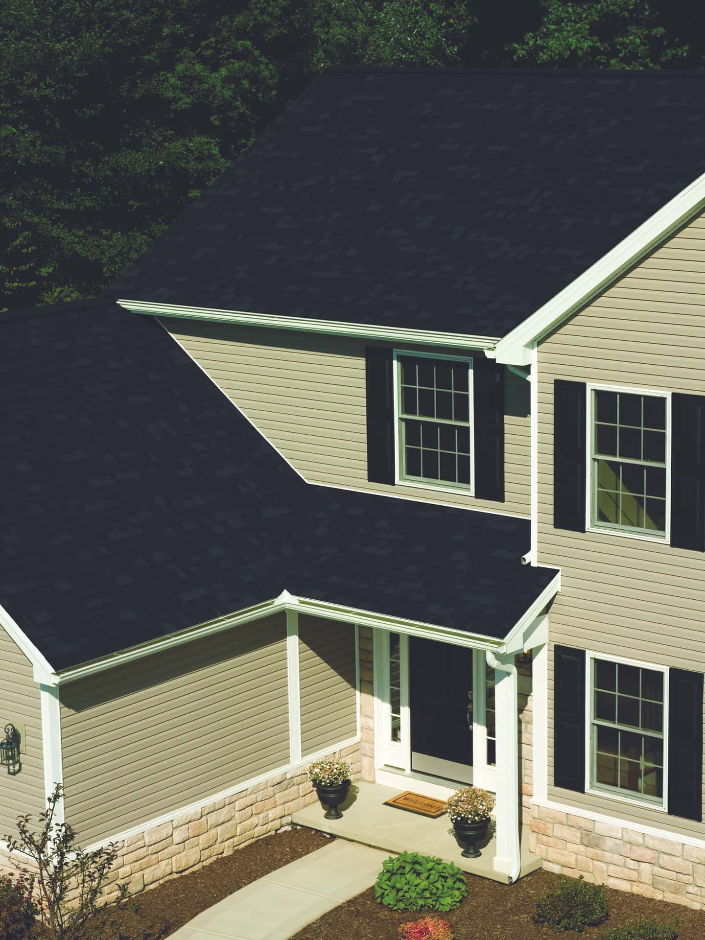 Owens Corning Oakridge® Onyx Black Beauty Shot