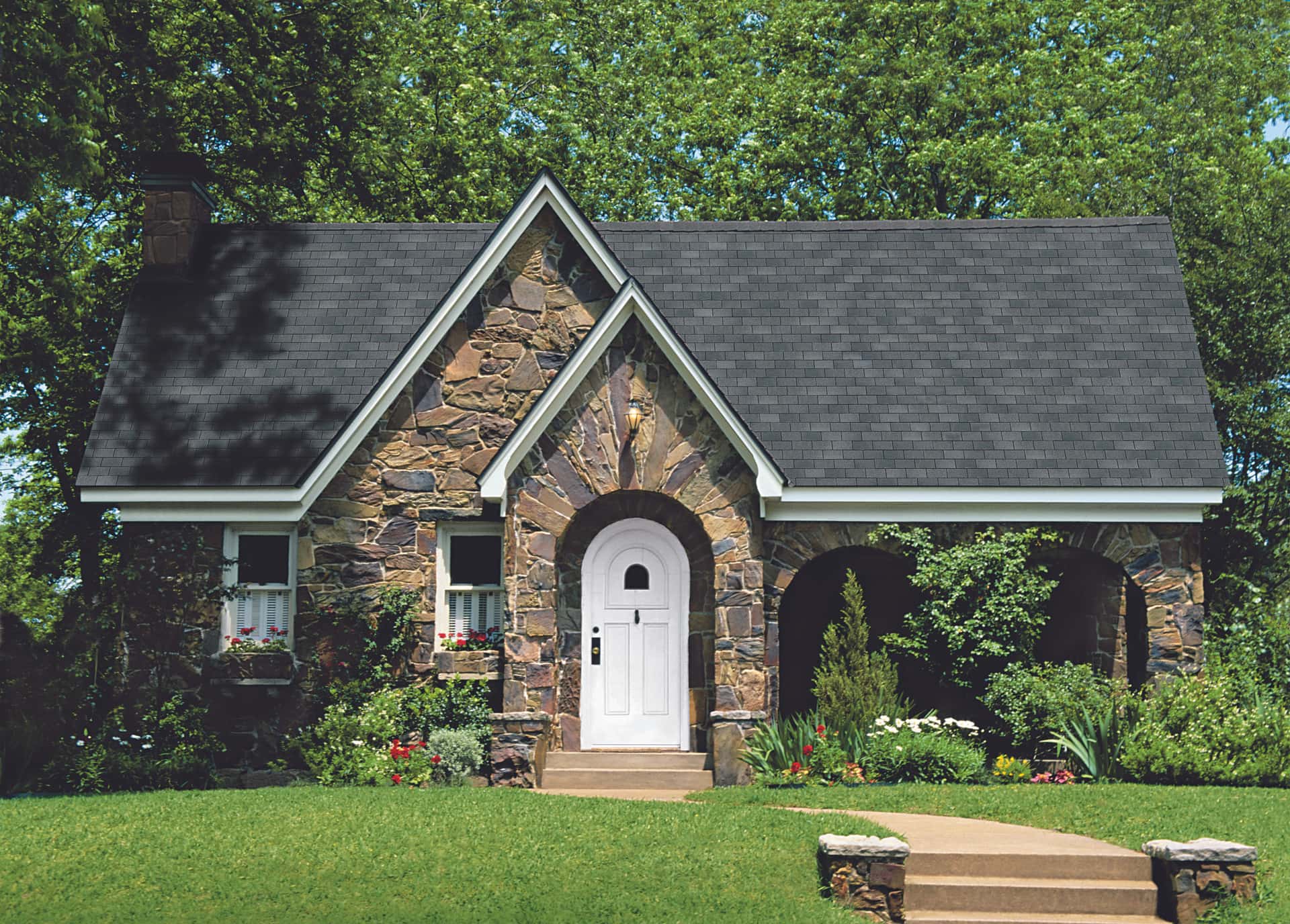 Owens Corning Supreme® Estate Gray Beauty Shot